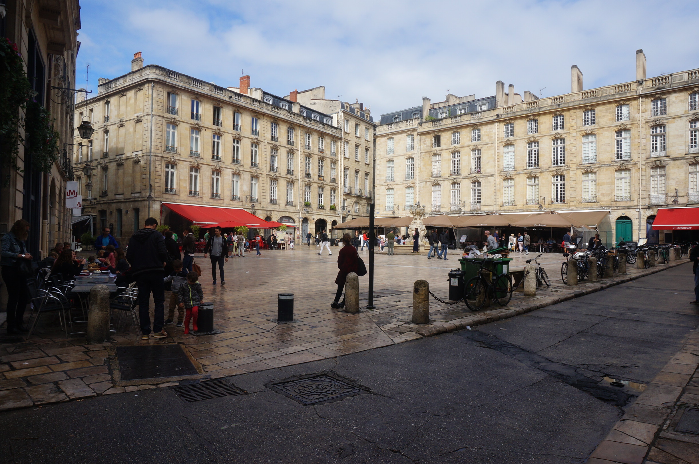 ESCAPADE : LA PLACE DU PARLEMENT - BORDEAUX - WWW.BORDEAUX.SPACE